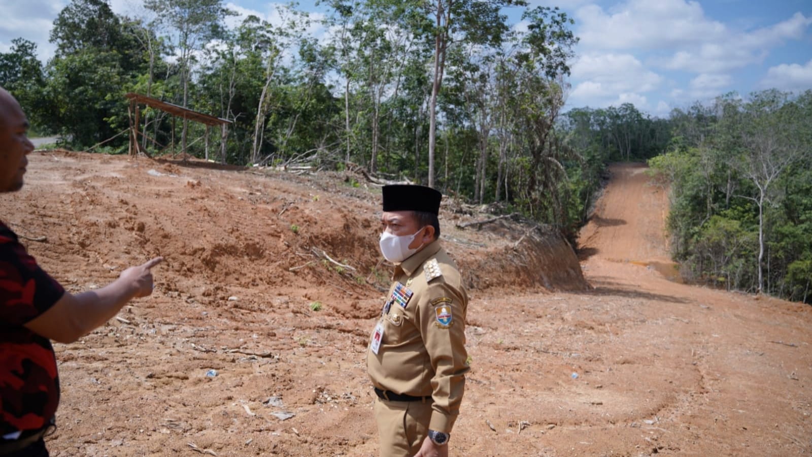 Gubernur Al Haris saat tinjau jalan khusus batubara