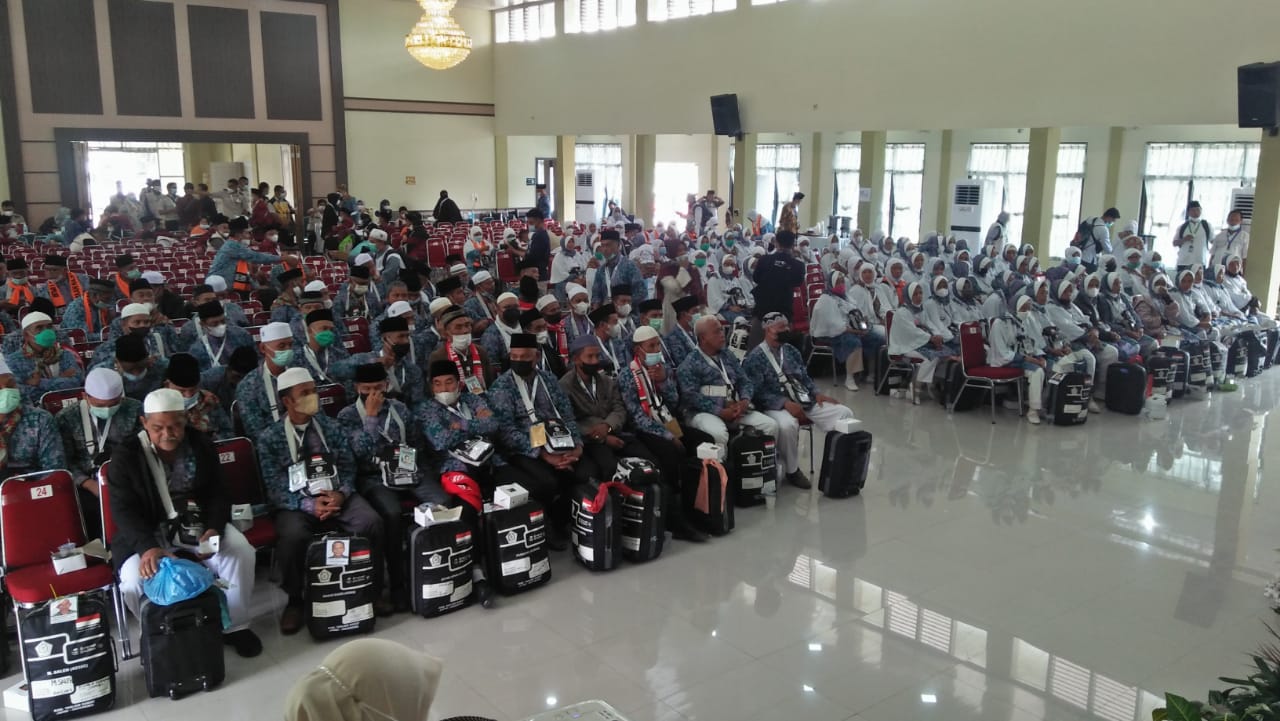 Jemaah Haji Jambi saat berada di Asrama Haji