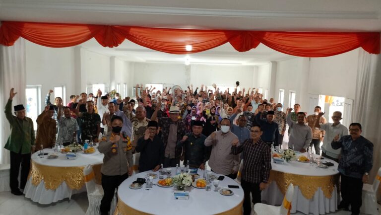 Gubernur Al Haris saat hadiri silaturahmi IKA Unja
