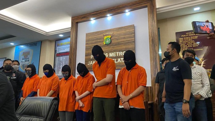 6 pekerja Holywings yang ditetapkan polisi sebagai tersangka 