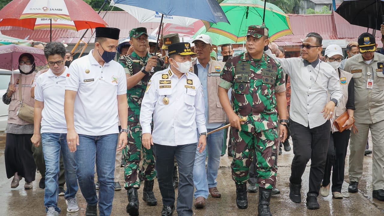 Gubernur Al Haris saat sidak di Pasar Angso Duo Baru Jambi 