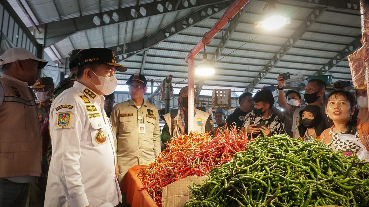 Gubernur Al Haris saat sidak di Pasar Angso Duo Baru Jambi 
