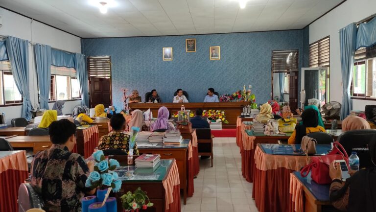 Gubernur Al Haris saat pantau MPLS di SMAN 6 dan SMAN 7 Merangin