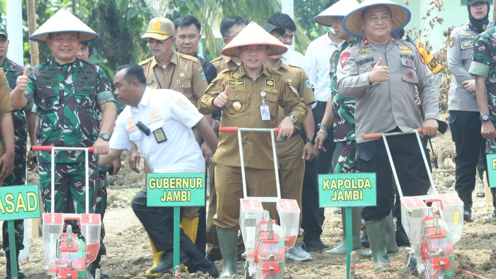 Gubernur Al Haris saat dampingi kunker KASAD Dudung di Jambi 