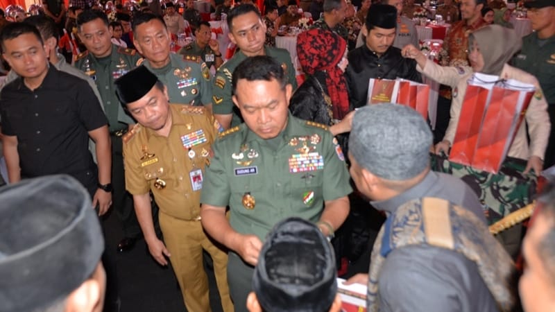 KSAD Dudung dan Al Haris saat peresmian Makorem 042/Gapu