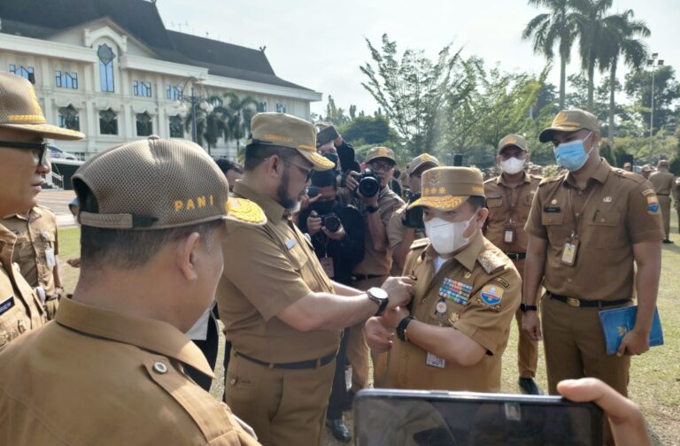 Gubernur Al Haris saat penyematan PIN tolak gratifikasi 