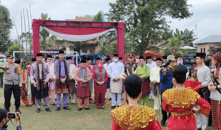 Gubernur Al Haris saat tutup Festival Candi Muaro Jambi tahun 2022