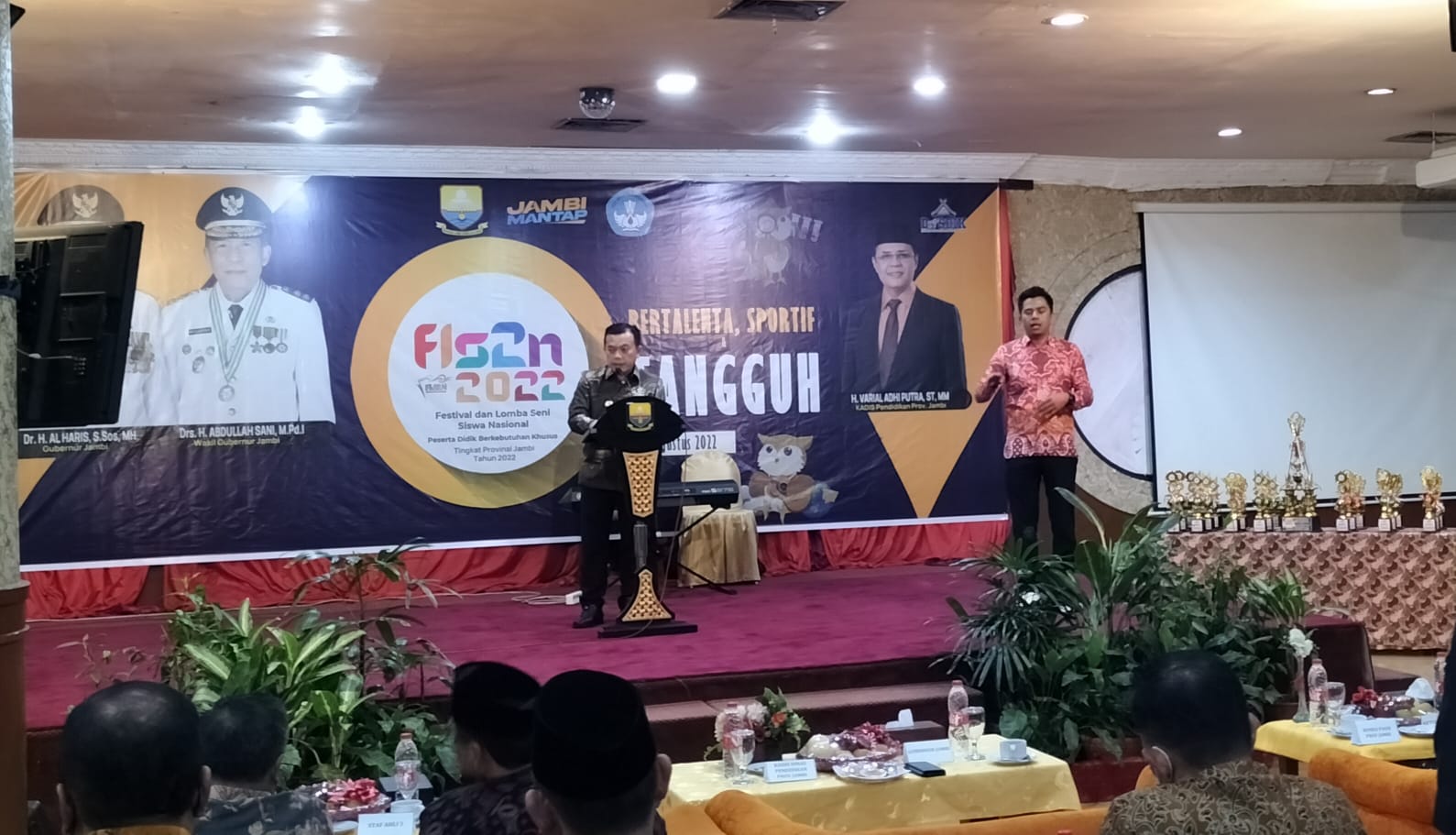 Gubernur Al Haris saat buka  FLS2N PDBK Provinsi Jambi tahun 2022