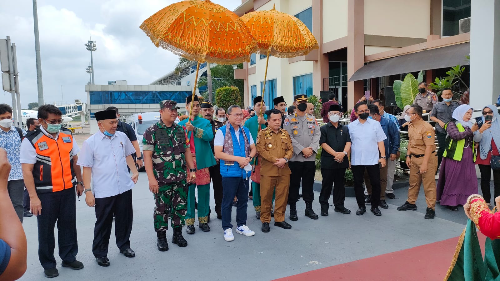 Gubernur Al Haris saat sambut kedatangan Mendag Zulhas di Jambi