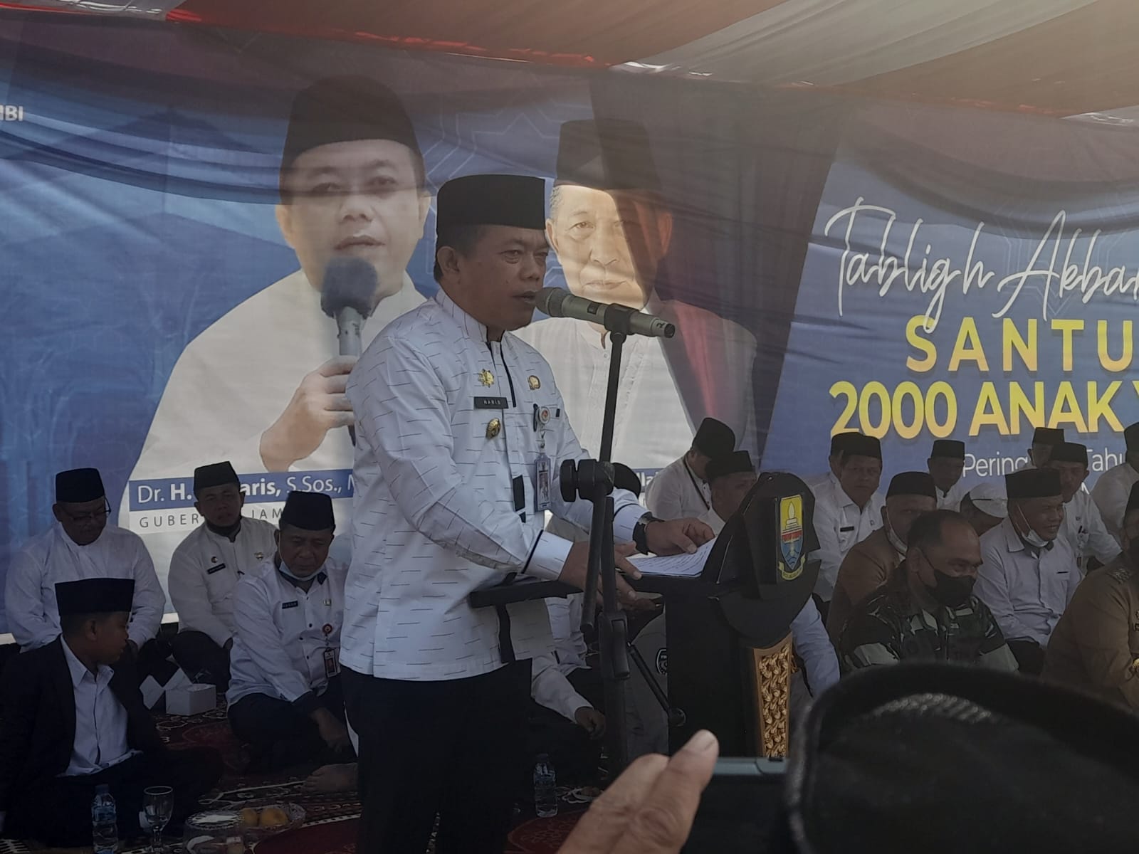 Gubernur Al Haris saat launching program 'Sedekah Yatim'