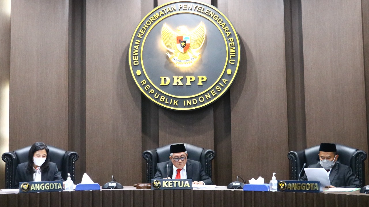 DKPP saat sampaikan pembacaan putusan pelanggaran kode etik Johandra