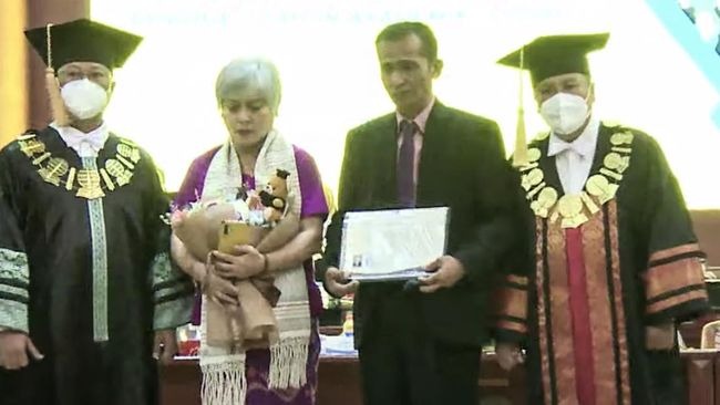Ayah Brigadir J saat gantikan Brigadir J wisuda 