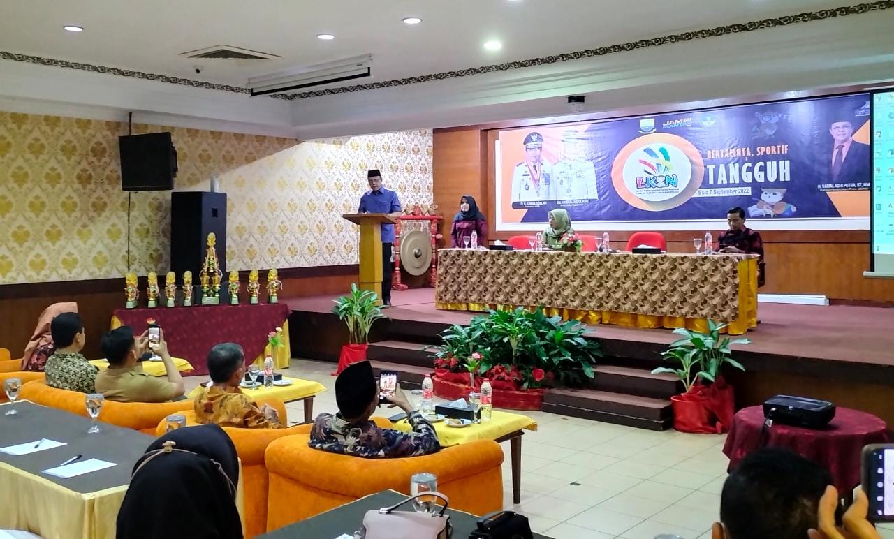 Varial Adhi Putra saat membuka LKSN PDBK Provinsi Jambi tahun 2022