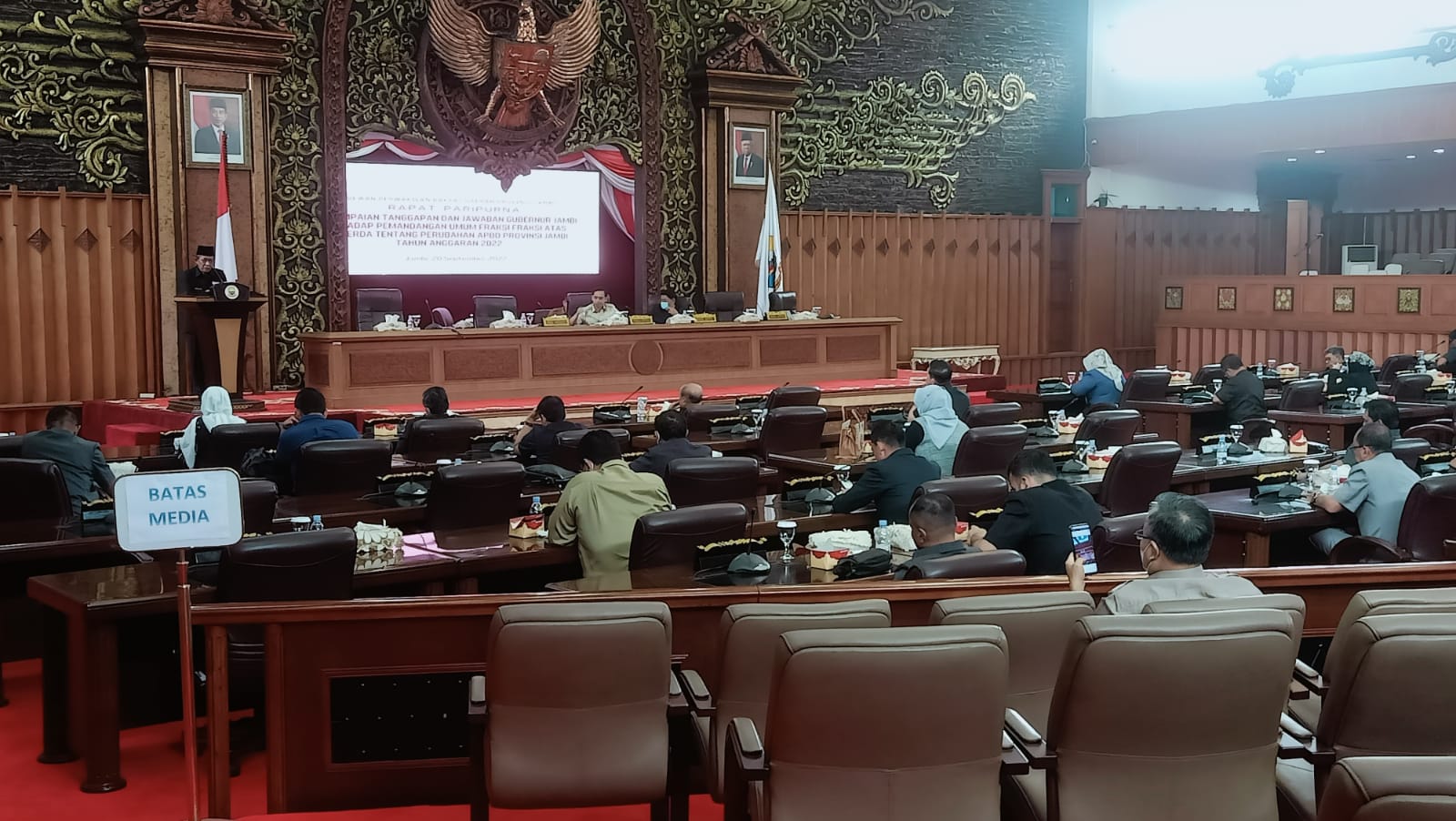 Wagub Abdullah Sani saat penyampaian di Paripurna DPRD Provinsi Jambi 