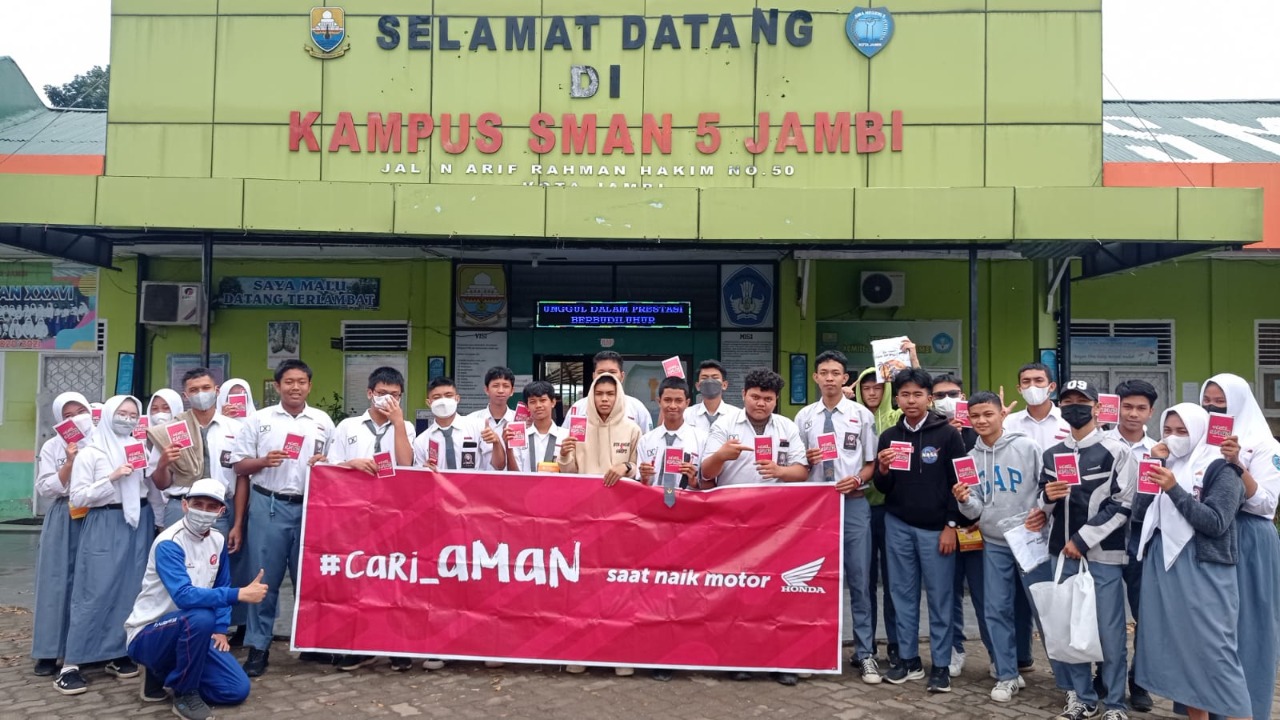 Sinsen motor saat gelar edukasi safety riding di SMAN 5 Jambi