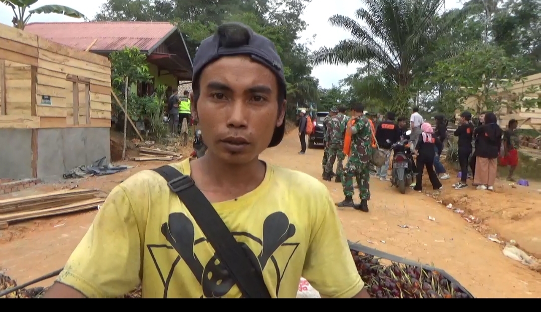 Andi seorang petani Desa Kembang Seri Batanghari 