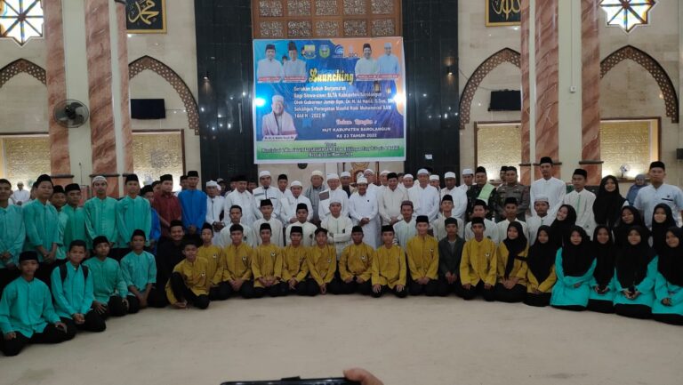 Gubernur Al Haris launching subuh berjamaah siswa SLTA di Sarolangun 
