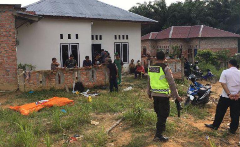 Polisi saat lakukan penyelidikan pembunuhan di Baganpete Kota Jambi