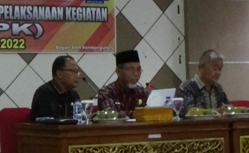 Mashuri saat memimpin rapat evaluasi LPPK di auditorium Rumah Dinas Bupati Merangin 