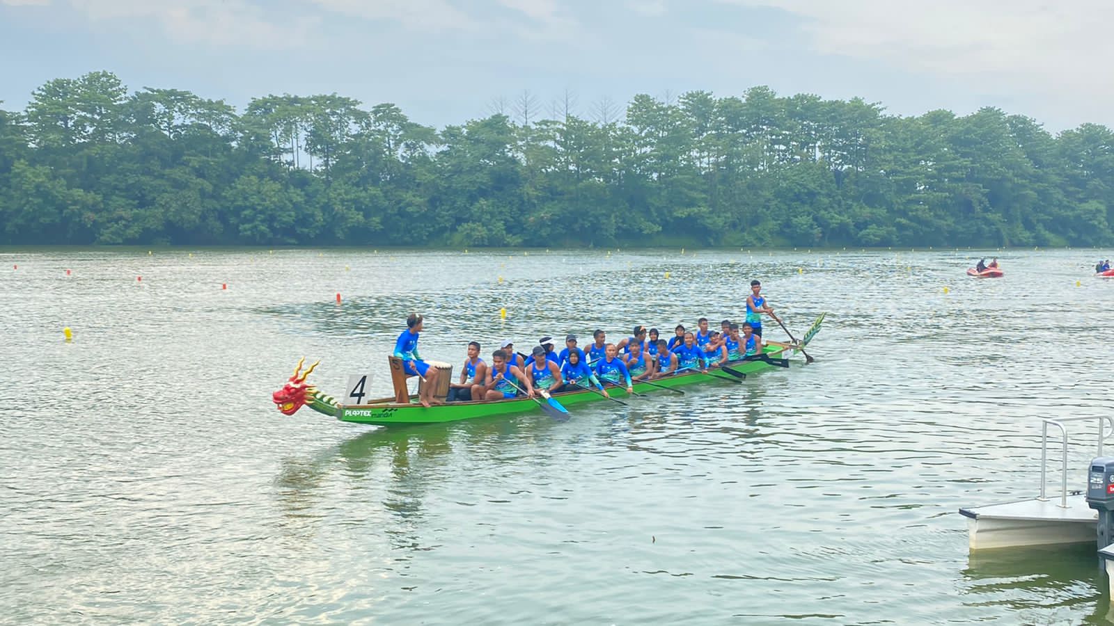 Atlet dayung Jambi berlaga di Kejurnas Dayung Situ Cipule Karawang Jawa Barat, Minggu (11/12)