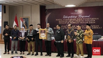 KPU RI umumkan Partai Ummat jadi peserta Pemilu 2024 di Kantor KPU Pusat, Jumat (30/12)