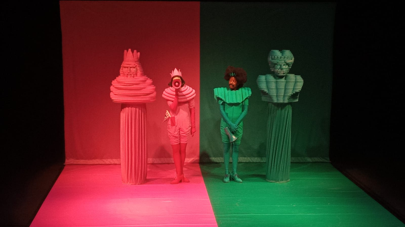 Penampilan Maas Theater en Dans Asal Belanda di Taman Budaya Jambi