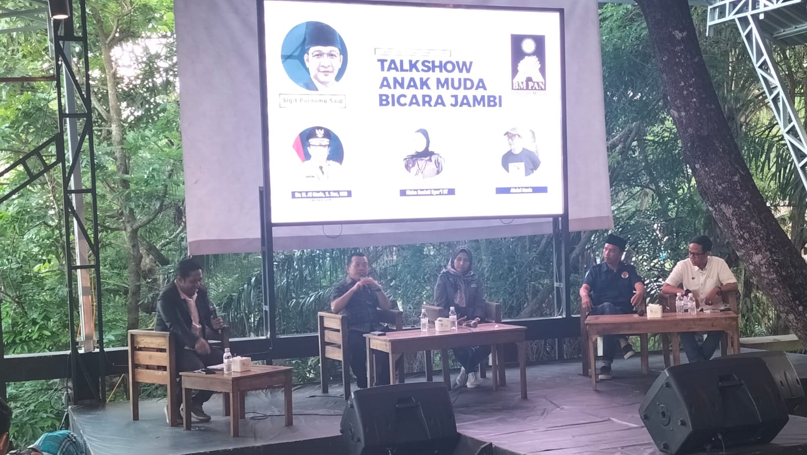 Gubernur Al Haris saat jadi pembicara di Talkshow BM PAN Provinsi Jambi di Hellosappa, Jumat (13/1)