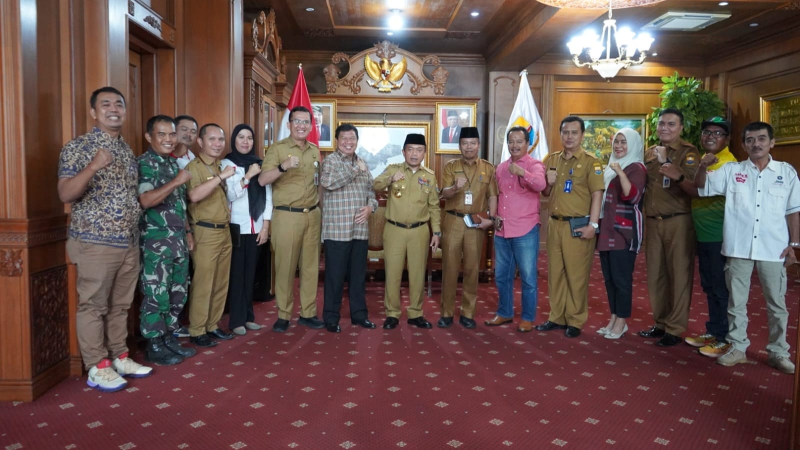 Al Haris saat silaturahmi dengan pengurus PASI Jambi di Kantor Gubernur Jambi, Senin (13/2)