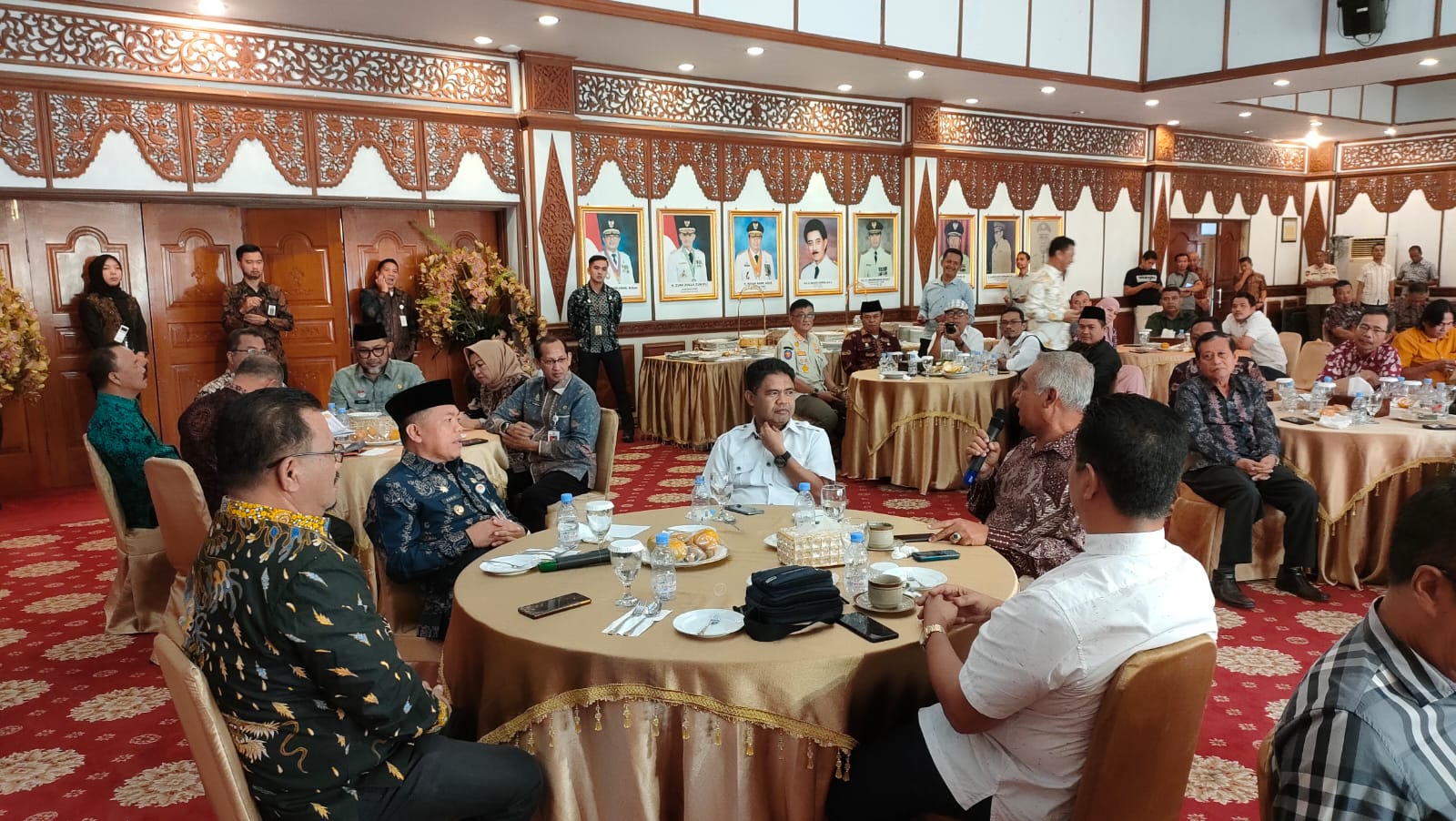 Al Haris saat audiensi dengan JMK di Rumdis Gubernur Jambi, Kamis (16/2)