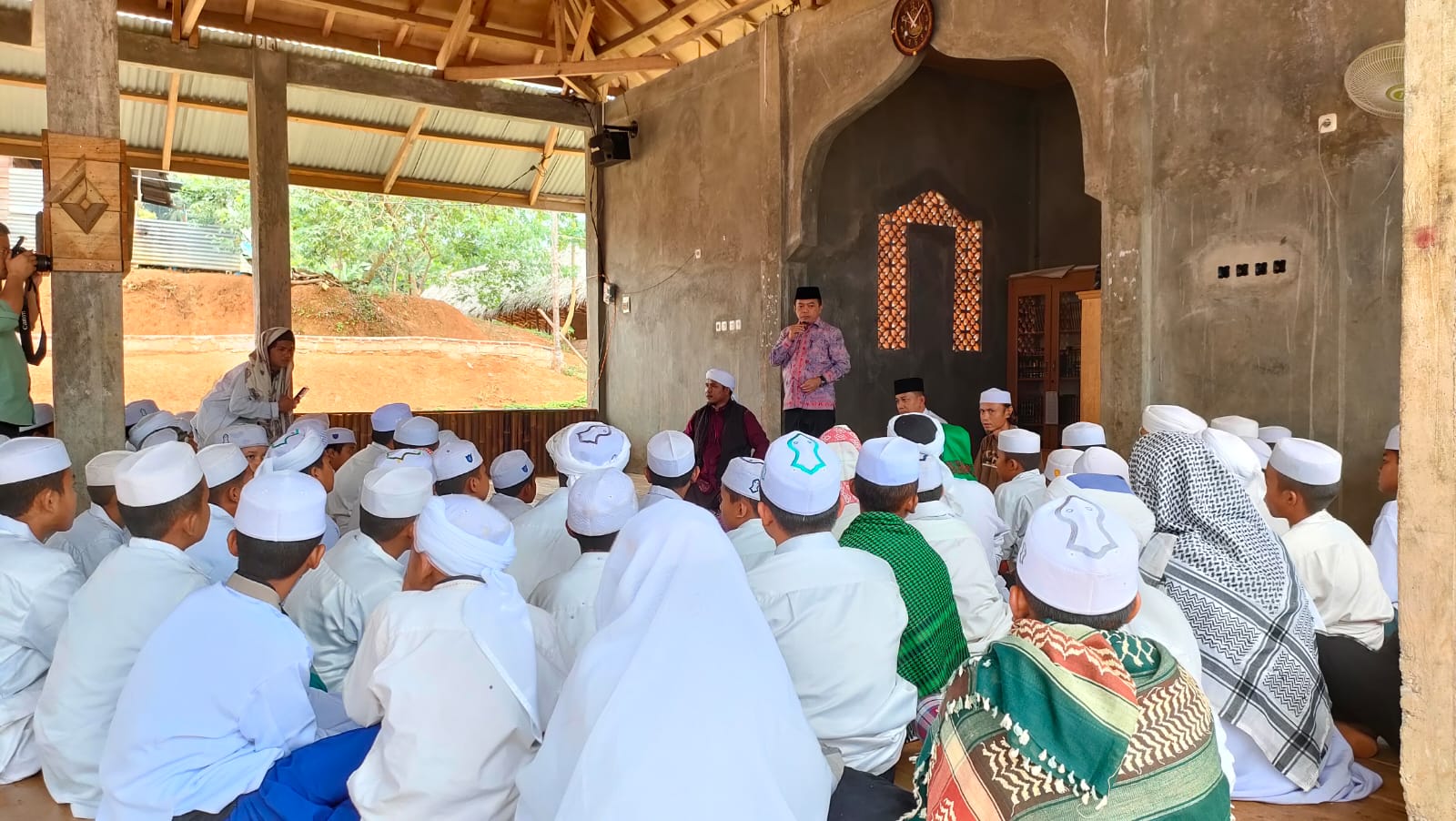 Gubernur Al Haris silaturahmi ke Ponpes Raudhatut Tholibin Bungo, Rabu (1/3)