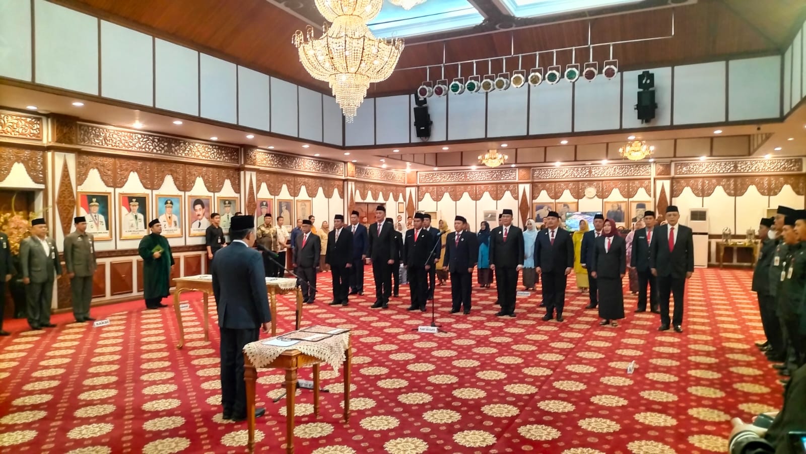 Abdullah Sani lantik pejabat eselon II Pemprov Jambi di Auditorium Rumdis Gubernur Jambi, Kamis (2/3