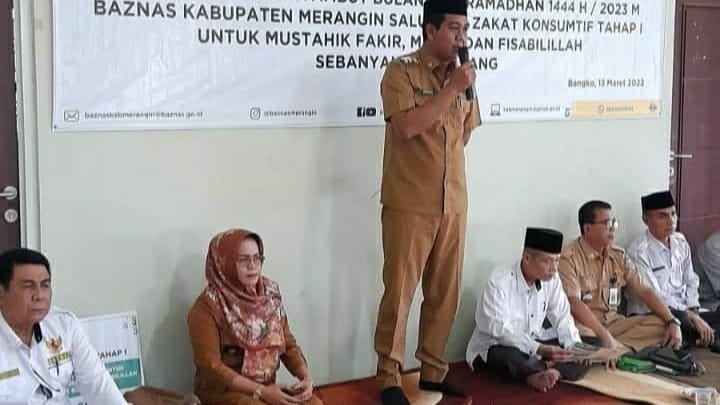 Wabup Nilwan salurkan Rp 1,9 M zakat untuk 9 ribu mustahik, Senin (13/3)