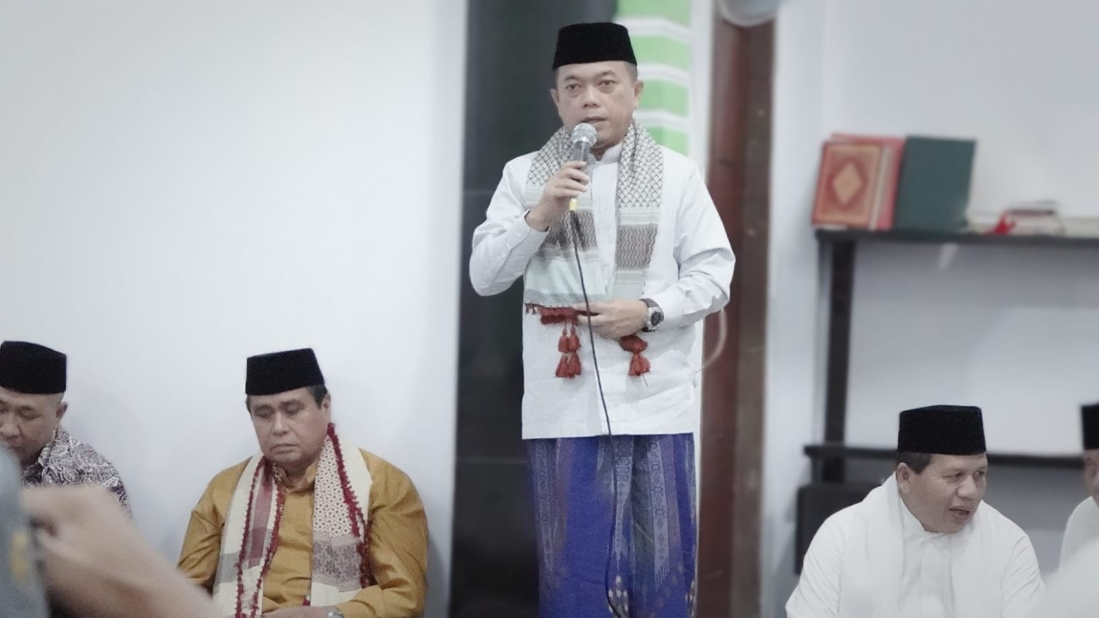 Gubernur Al Haris safari Ramadan di Dusun Bukit, Kecamatan Pelawan, Sabtu (15/4)