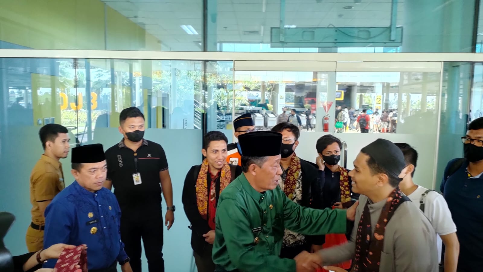 Al Haris dan Abdullah Sani sambut kedatangan mahasiswa Jambi dari Sudan, Selasa (2/5)