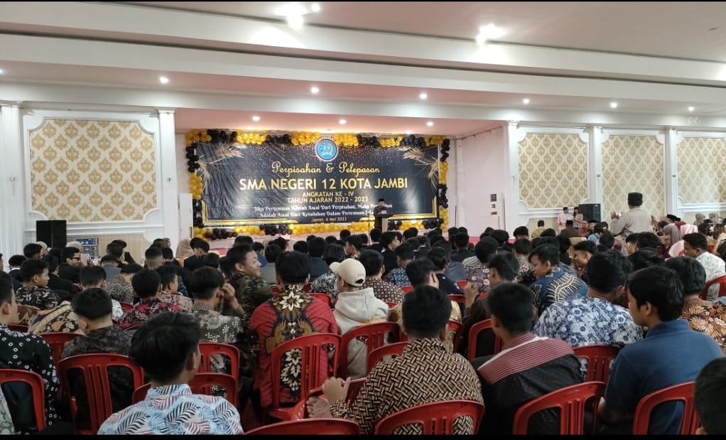 Al Haris hadiri pelepasan siswa SMAN 12 Kota Jambi, Sabtu (6/5)