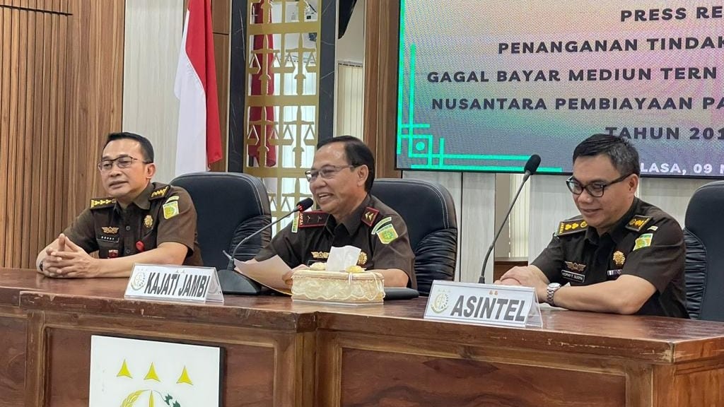 Kejati Jambi saat penetepan tersangka kasus korupsi El Hacon Cs, Selasa (9/5)