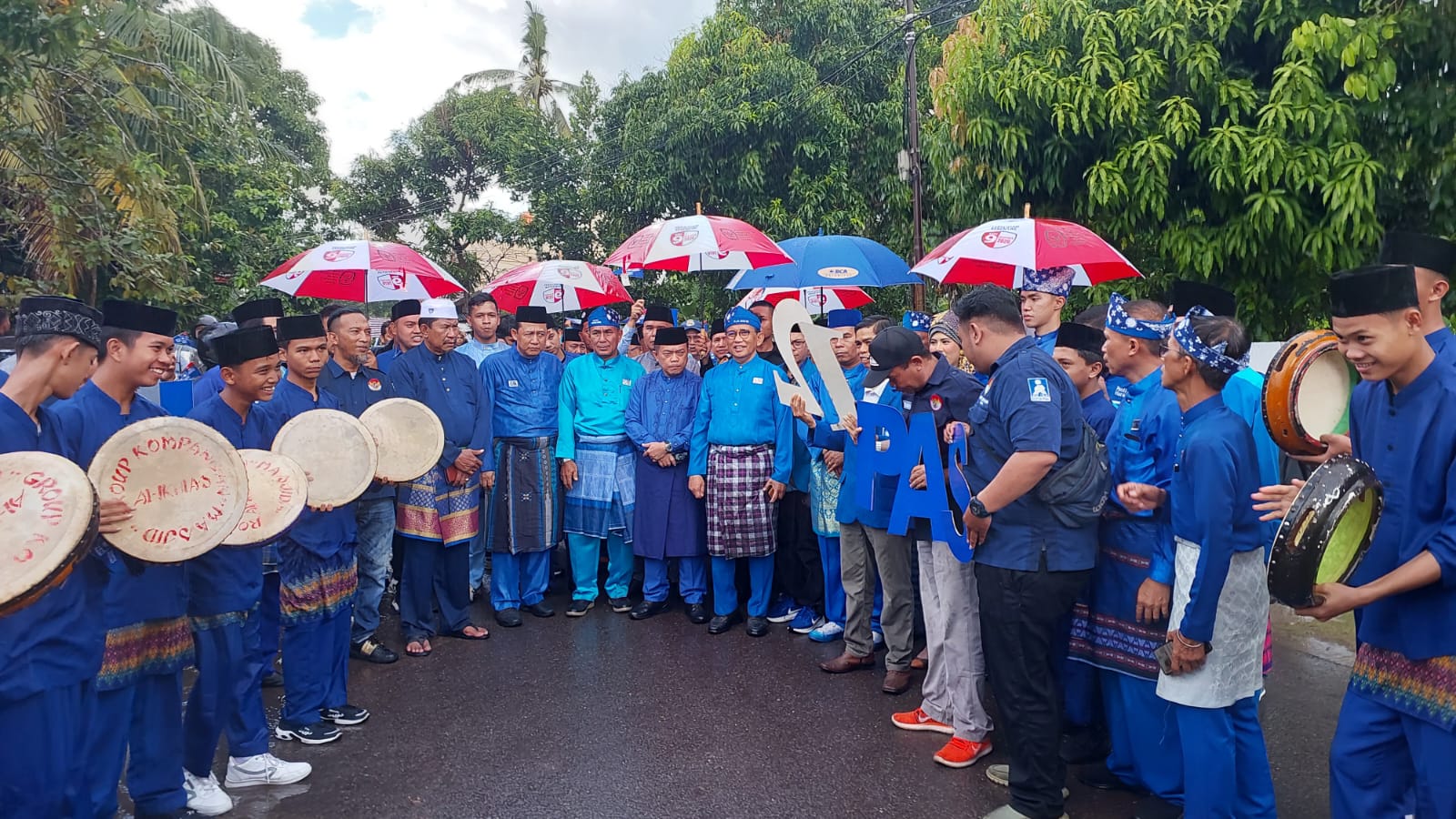 Gubernur Al Haris Dampingi pendaftaran Bacaleg PAN ke KPU Provinsi Jambi, Jumat (12/5)