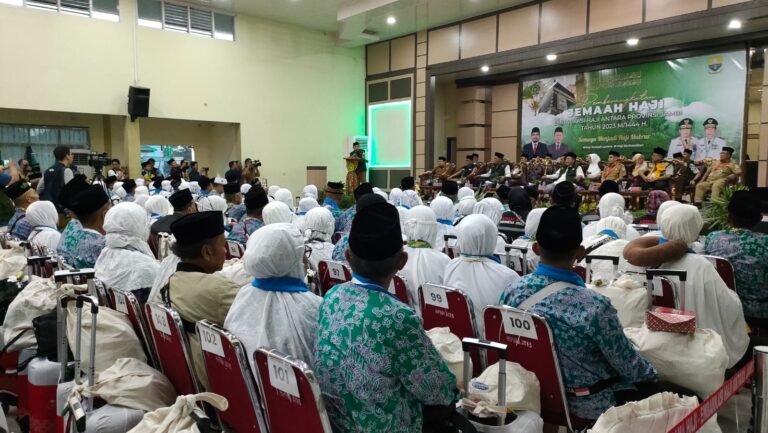 Al Haris lepas keberangkatan jemaah haji Jambi, Selasa (6/6)