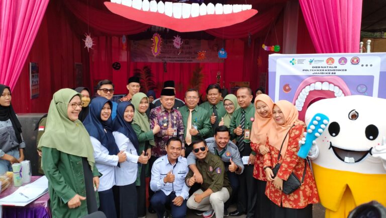 Al Haris membuka secara resmi Karir Expo Poltekkes Jambi dalam rangka dies natalis ke 22