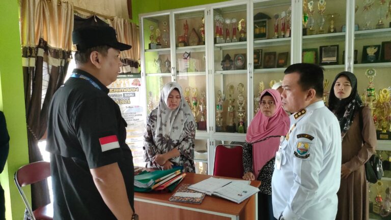 Al Haris kunjungi SMK Pertanian Pembangunan di Kelurahan Jembatan Emas, Pemayung, Kamis (22/6)