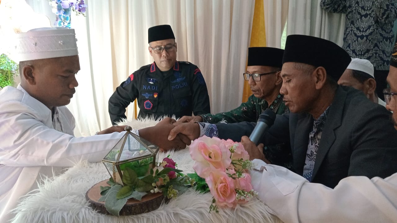 Dansat Brimob Polda Jambi jadi saksi akad nikah Syarifuddin Nasution