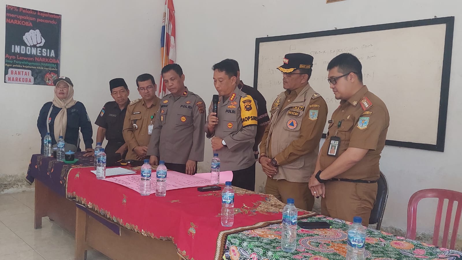 Kapolresta Jambi apresiasi ibu-ibu Kelurahan Rawasari yang membantu penindakan narkoba, Selasa (25/7