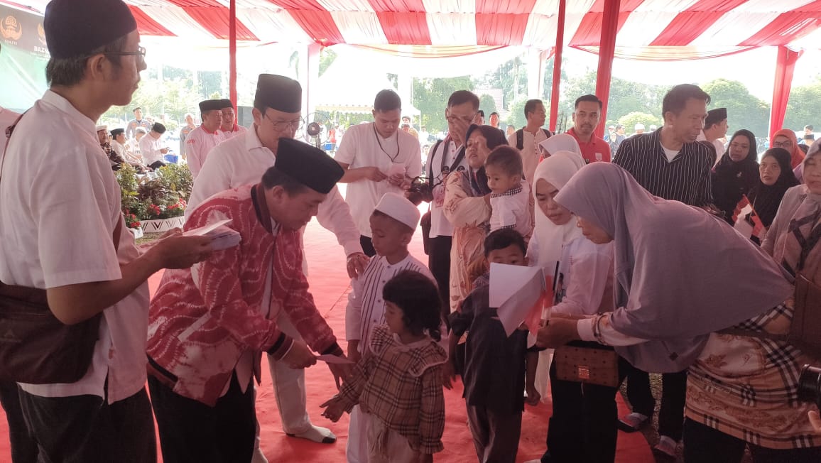 Al Haris memberikan santunan untuk anak yatim, Jumat (28/7)