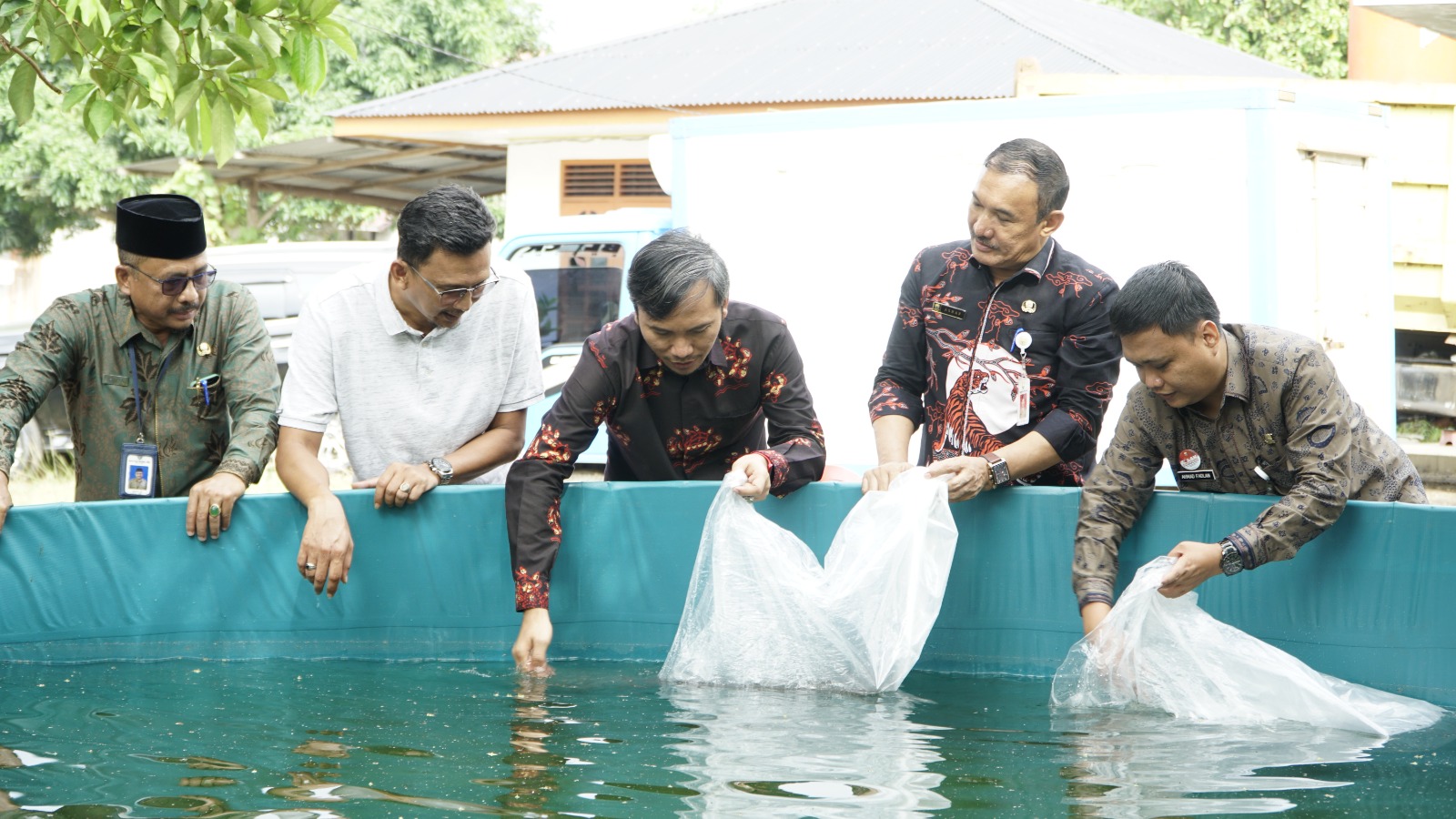 Edi Purwanto realisasikan pokir bantuan 40 ribu bibit lele ke masyarakat, Kamis (3/8)