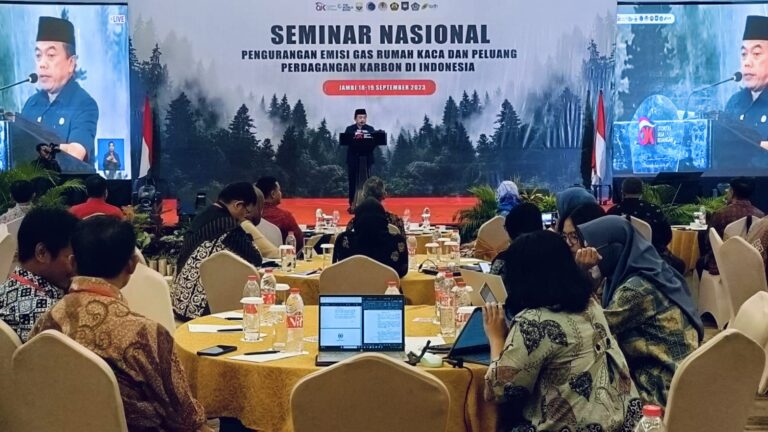 Al Haris saat hadiri seminar nasional pengurangan emisi gas rumah kaca, Senin (18/9)
