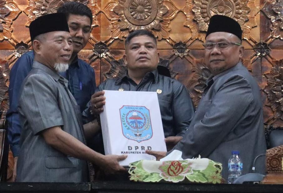 Bupati Mashuri dan Wabup Nilwan pamitan dengan Dewan
