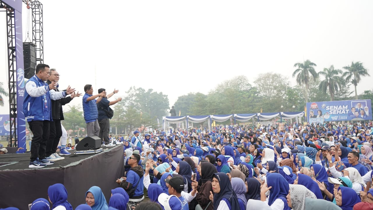 Zulhas dan Al Haris saat hadiri senam bersama PAN Birukan Langit Jambi