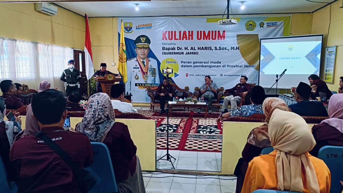 Al Haris saat kuliah umum di STIE Kerinci, Jumat (29/9)