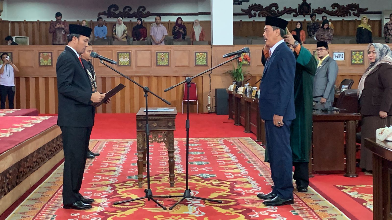 Edi Purwanto saat membacakan PAW M. Asriandi
