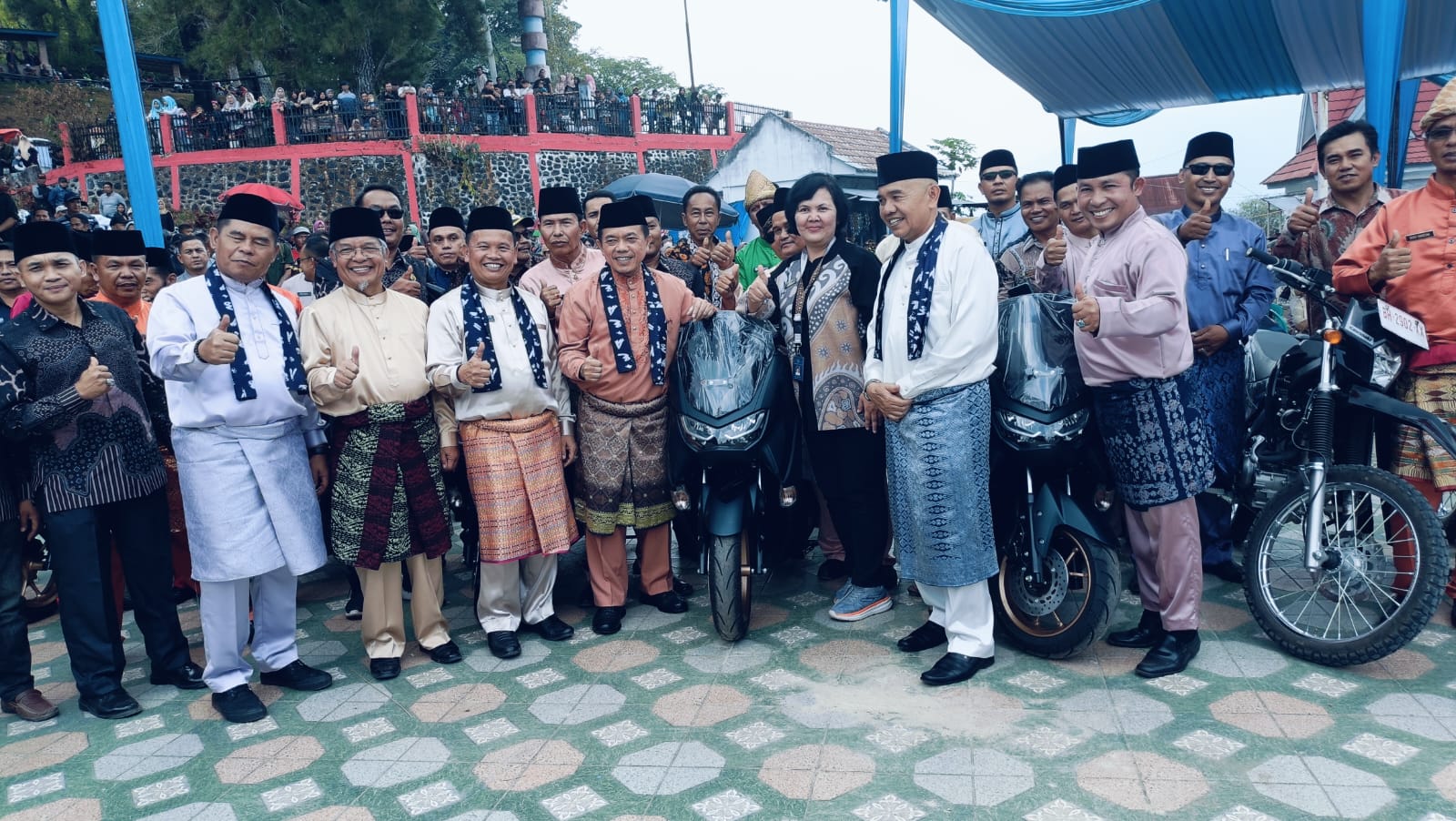 Al Haris serahkan bantuan motor dinas ke Kades se-Kerinci, Kamis (2/11)